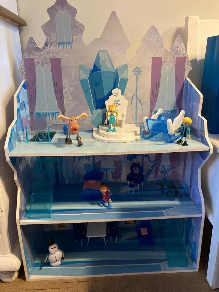 Frozen poppenhuis, Kinderen en Baby's, Speelgoed | Poppenhuizen, Zo goed als nieuw, Poppenhuispop, Ophalen