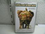 vhs 220b operation dumbo drop, Cd's en Dvd's, VHS | Film, Alle leeftijden, Ophalen of Verzenden, Zo goed als nieuw, Actie en Avontuur