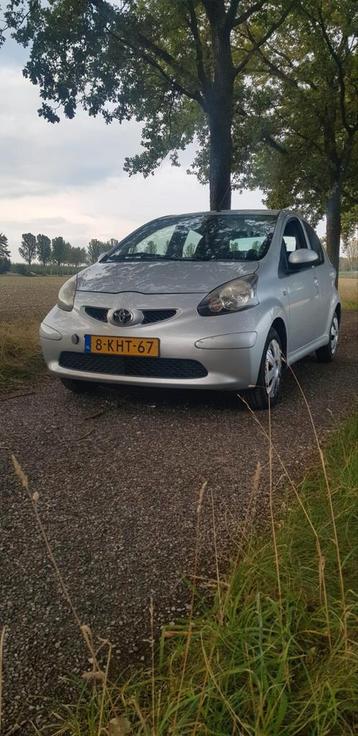 Toyota Aygo 1.0 12V Vvt-i 5DRS 2013 Grijs nieuwe apk beschikbaar voor biedingen