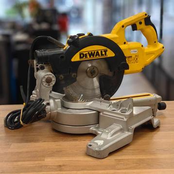 DeWalt DWS774 Afkort/verstekzaag | Geel - In Goede Staat beschikbaar voor biedingen