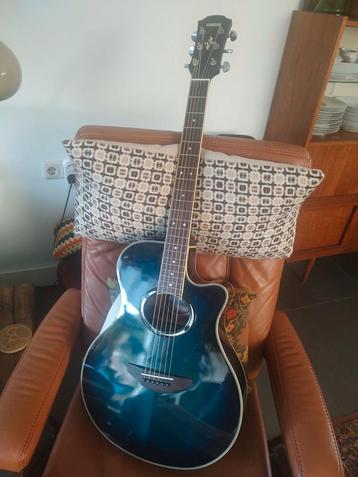 Yamaha APX 500III  Mooie Semi Akoestische Gitaar beschikbaar voor biedingen