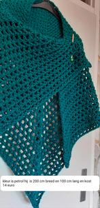 Leuke grote stola/driehoeksjaal/omslagdoek incl houten pen, Ophalen of Verzenden, Nieuw, Haken