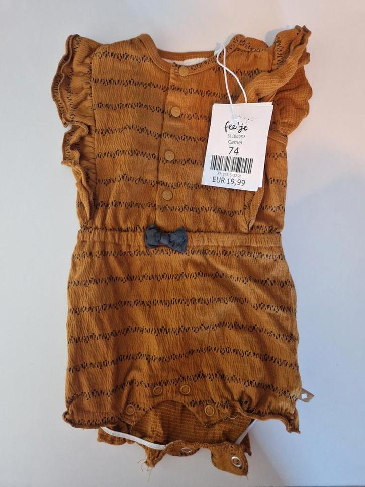 Fee'je Pakje Maat 74 - Camel met Strikje, Kinderen en Baby's, Babykleding | Maat 74, Nieuw, Meisje, Pakje, Ophalen of Verzenden