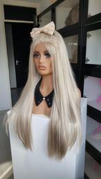 Basic Lace Pruik: Gemêleerd licht blond Assig, stijl, Ophalen of Verzenden, Nieuw, Pruik of Haarverlenging