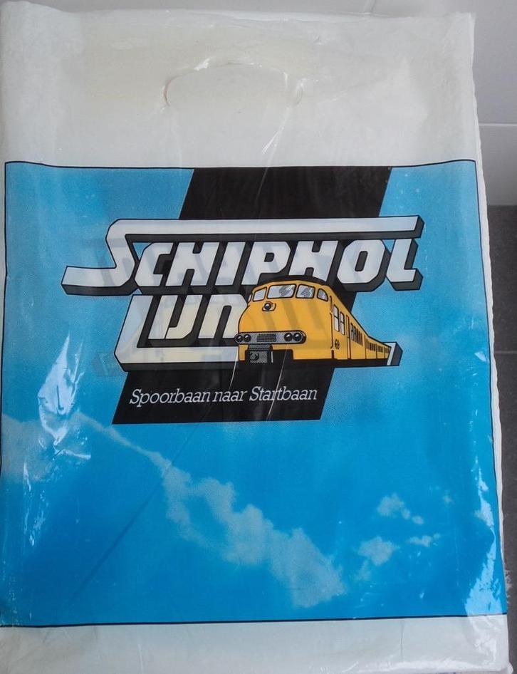 Verzameling items bij opening NS Station Schiphol, Verzamelen, Spoorwegen en Tramwegen, Gebruikt, Overige soorten, Overige typen