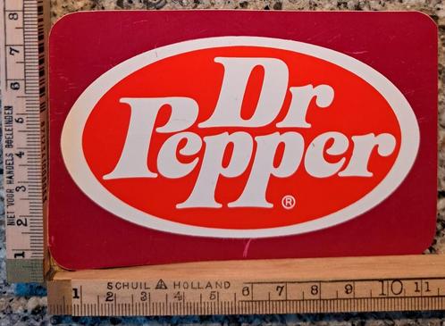 Vintage sticker Dr.Pepper logo merk frisdrank, Verzamelen, Stickers, Overige typen, Ophalen of Verzenden