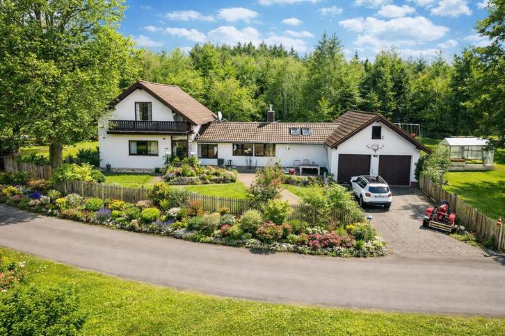 Landhuis in de Eifel met uitzicht, vlakbij de Nürburgring DE, Huizen en Kamers, Huizen te koop, B
