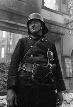 Duitse m34 helm nekflap feuerschutzpolizei, Verzamelen, Ophalen of Verzenden, Landmacht, Duitsland, Helm of Baret