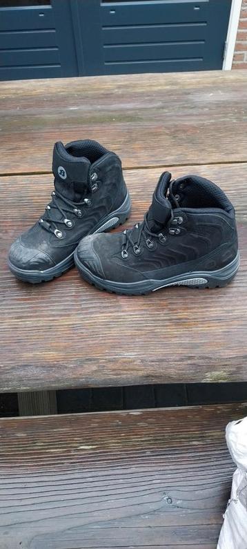 Nette werkschoenen maat 41 beschikbaar voor biedingen