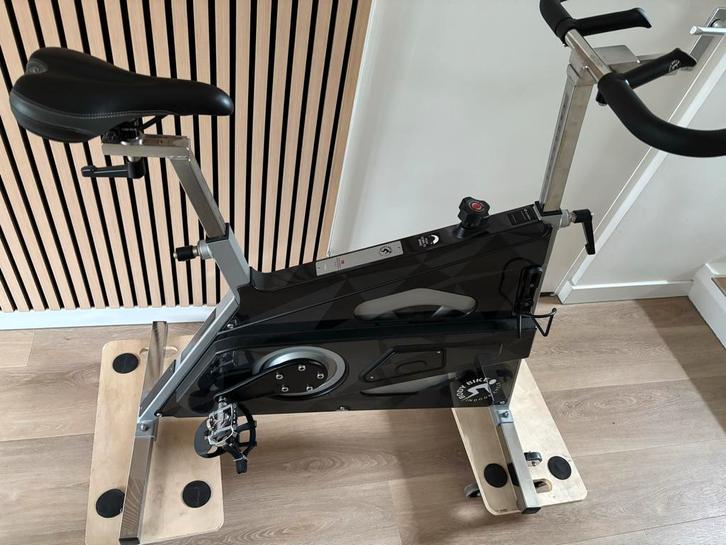 Body Bike Indoor Hometrainer - Les Mills, Sport en Fitness, Fitnessapparatuur, Zo goed als nieuw, Hometrainer, Benen, Metaal, Ophalen of Verzenden