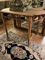 Antieke Franse bij zet tafel, Ophalen