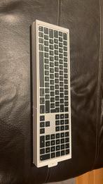 Apple magic keyboard met touch id and numeric keypad, Computers en Software, Toetsenborden, Ophalen of Verzenden, Zo goed als nieuw