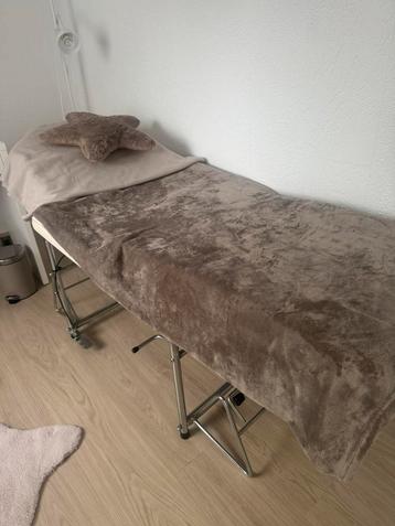 Behandelstoel beschikbaar voor biedingen