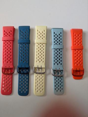 Originele sportbandjes van Fitbit Versa 3 & 4 + Sense 1 & 2 beschikbaar voor biedingen