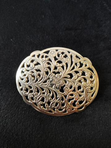 Prachtige antieke zilveren broche met guirlandes en bloemen beschikbaar voor biedingen