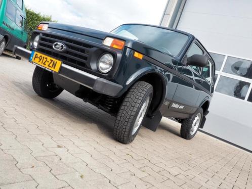 Lada Niva 1.7 I 4WD 2019 Groen beter dan Nieuw .., Auto's, Lada, Particulier, Niva, 4x4, Metallic lak, Radio, Startonderbreker