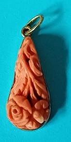 18 Karaat gouden hangertje met bloedkoraal., Sieraden, Tassen en Uiterlijk, Antieke sieraden, Verzenden, Goud, Hanger, Met edelsteen
