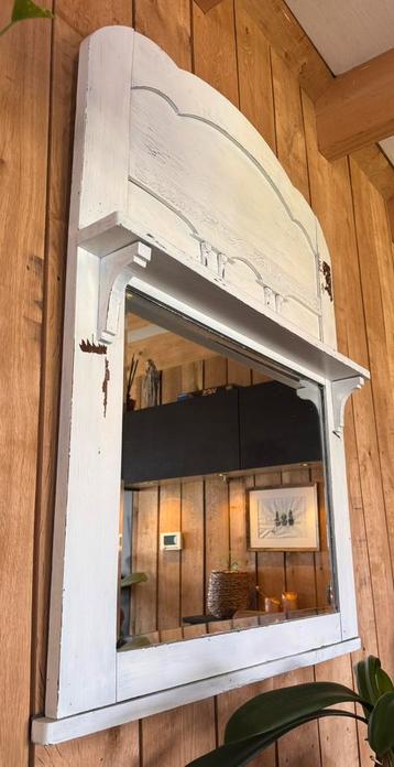 Antieke, zware spiegel beschikbaar voor biedingen