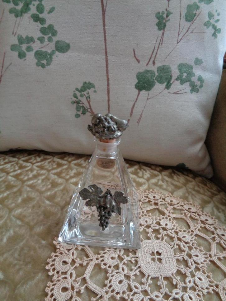 Kristallen Karafje / Parfumflesje Druiventros ** Mimosa **, Antiek en Kunst, Antiek | Glas en Kristal, Ophalen of Verzenden