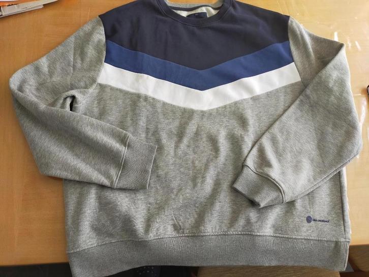 MOOI grijze trui met opdruk merk ANGELO LITRICO, Kleding | Heren, Truien en Vesten, Zo goed als nieuw, Overige maten, Grijs, Ophalen of Verzenden