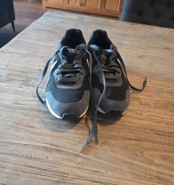 Nike Air Venture Runner sportschoenen 42,5 beschikbaar voor biedingen