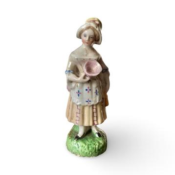 Antiek Engels of Duits porseleinen beeld van een vrouw beschikbaar voor biedingen