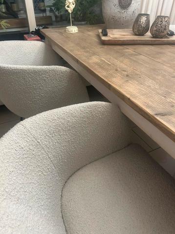 Roomkleurige Bouclé Stoel - Zo goed als nieuw! beschikbaar voor biedingen