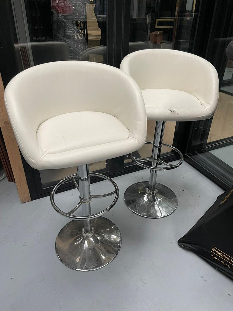 Kuipstoelen. 2 in hooogte verstelbare kuip stoelen. Chroom, Gebruikt, 60 tot 90 cm, Ophalen of Verzenden, Metaal