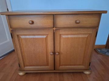 Mooi dressior. 100b x 40d x 83h beschikbaar voor biedingen