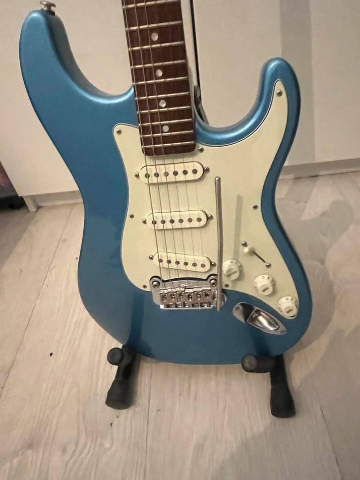 G&L Strat Deluxe Legacy ( made in USA ), Muziek en Instrumenten, Snaarinstrumenten | Gitaren | Elektrisch, Zo goed als nieuw, Solid body