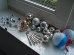 14 Onbreekbare zilveren ballen, 7 pegels, 1 slinger klokjes, Ophalen of Verzenden, Nieuw