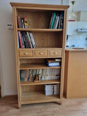 supermooie boekenkast beschikbaar voor biedingen