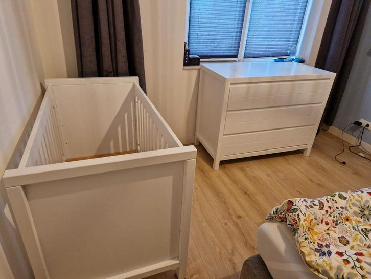 Ledikant en commode, Kinderen en Baby's, Kinderkamer | Complete kinderkamers, Gebruikt, Jongetje of Meisje, Ophalen