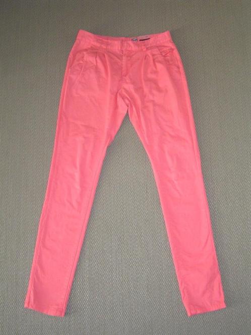 Koraal rode bandplooibroek maat 34., Kleding | Dames, Broeken en Pantalons, Nieuw, Maat 34 (XS) of kleiner, Rood, Lang, Ophalen of Verzenden