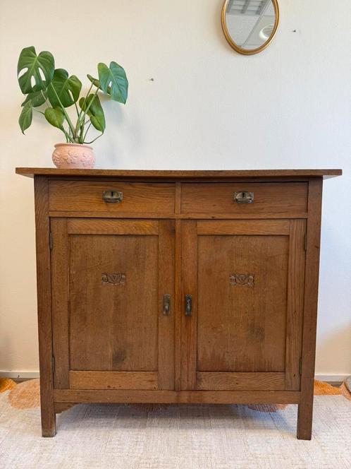 Vintage dressoir kast met houtsnijwerk, Huis en Inrichting, Kasten | Dressoirs, Gebruikt, 100 tot 150 cm, 25 tot 50 cm, Ophalen of Verzenden