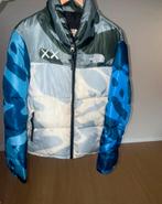 KAWS x The North Face Jas - Maat M, Ophalen of Verzenden, Zo goed als nieuw, Maat 38/40 (M), Overige kleuren