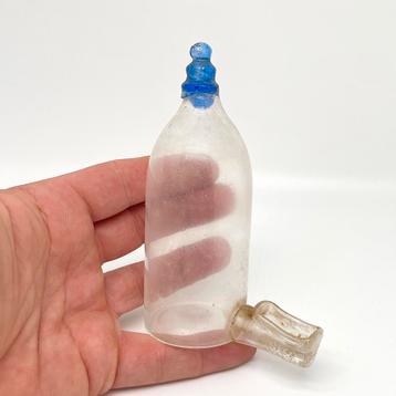 Vogeldrinkflesje - 20e eeuw - bodemvondsten - vogeldrinkglas beschikbaar voor biedingen