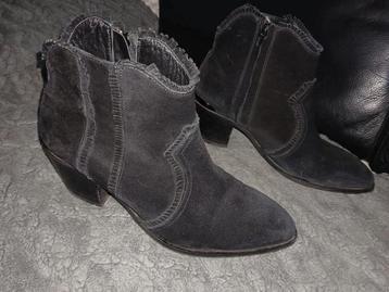 NUBIKK suede laarsjes maat 40 beschikbaar voor biedingen