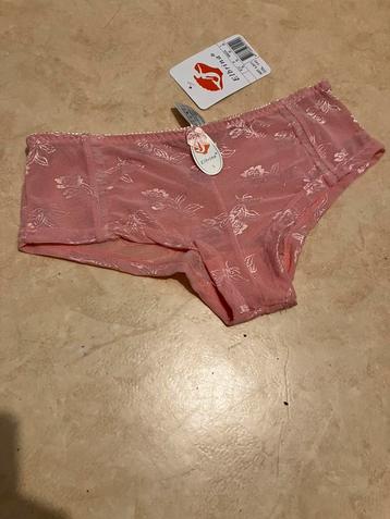 Roze slip maat s beschikbaar voor biedingen