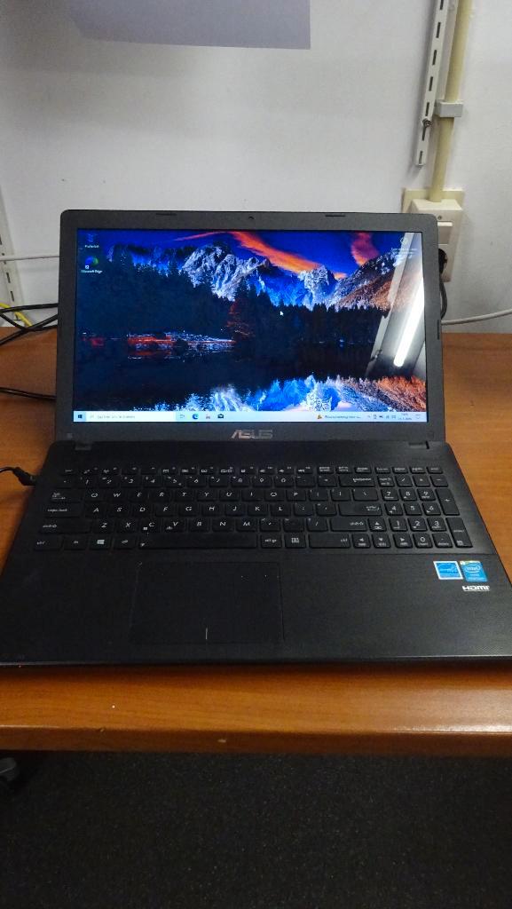 asus 15 inch laptop nieuwe accu, Computers en Software, Windows Laptops, Zo goed als nieuw, 15 inch, SSD, 2 tot 3 Ghz, 8 GB, Qwerty