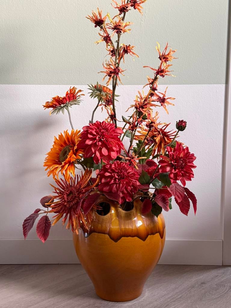 Villa Pottery Luimes & Luimes Vaas met zijden bloemen, Huis en Inrichting, Woonaccessoires | Vazen, Ophalen, Overige kleuren, Aardewerk of Porselein