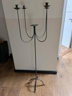 Antieke staande zwarte kandelaar met vier armen, Huis en Inrichting, Ophalen, Zo goed als nieuw, Metaal, 75 cm of meer