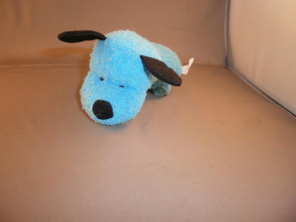 internationaal toy hond blauw badstof zwarte oren/neus 12 cm, Ophalen of Verzenden, Zo goed als nieuw, Hond