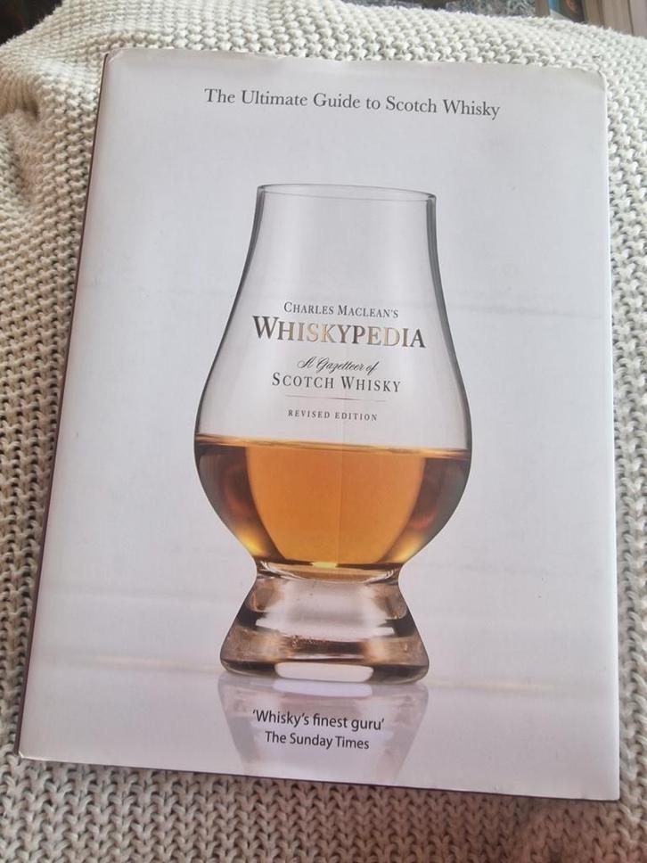 Charles Maclean - whiskypedia, Boeken, Overige Boeken, Gelezen, Ophalen of Verzenden