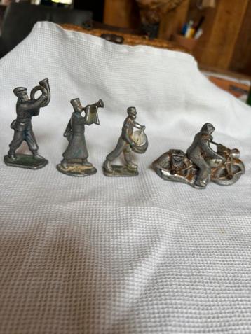 Tinnen muzikanten beschikbaar voor biedingen