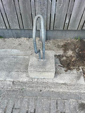 Te koop fietsbeugel beschikbaar voor biedingen