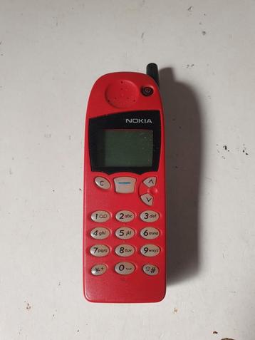 Nokia 5110 Rood  beschikbaar voor biedingen
