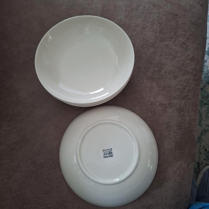 Bord/schaal Arabia Finland (4 stuks), Huis en Inrichting, Keuken | Servies, Nieuw, Bord(en), Effen, Keramiek, Ophalen of Verzenden