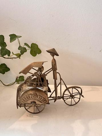Miniatuur metalen Riksja beschikbaar voor biedingen