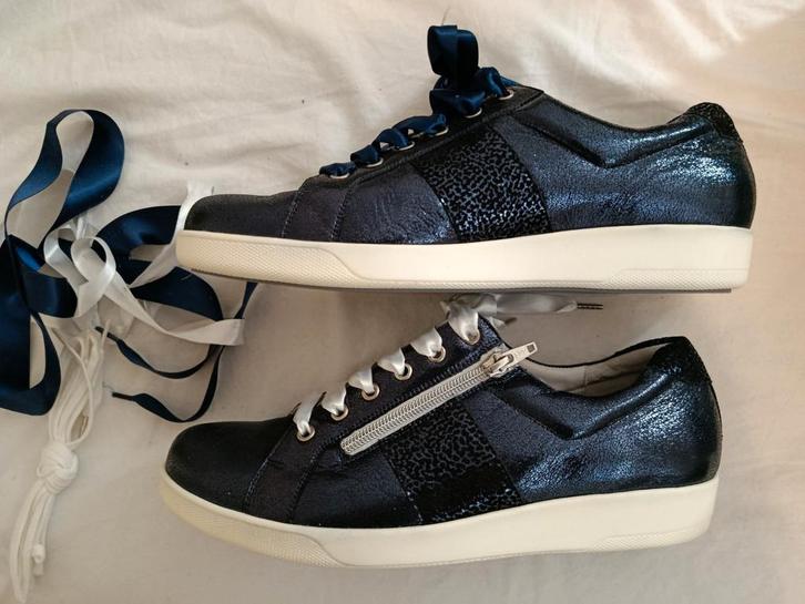 Durea Gympen Donkerblauw Lakleer Maat 43.5 (9.5) wijdte H, Kleding | Dames, Schoenen, Nieuw, Sneakers of Gympen, Blauw, Ophalen of Verzenden